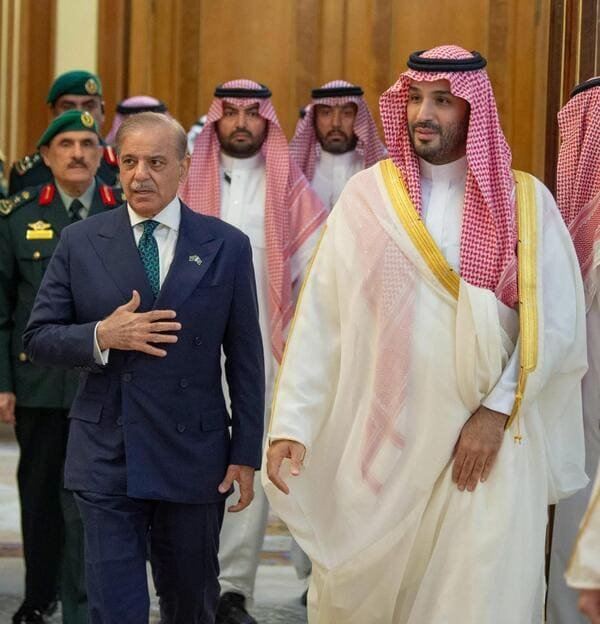 وزیراعظم شہباز شریف سعودی عرب کے دورے پر